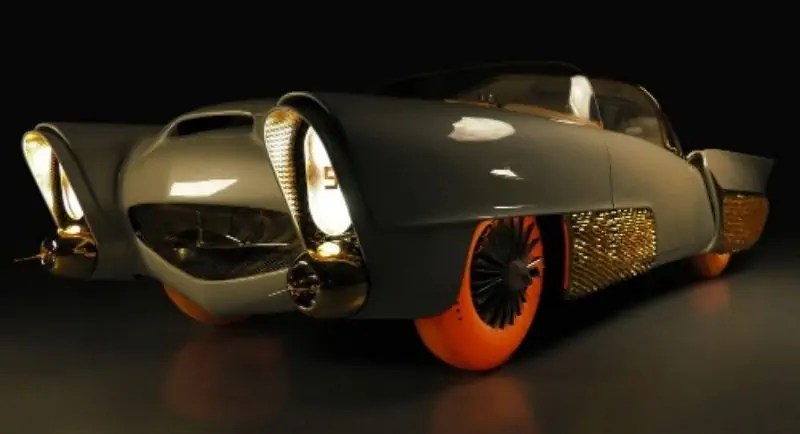 سيارة جولدن صحاري 2 تنكشف بإطارات شفافة في معرض جنيف للسيارات