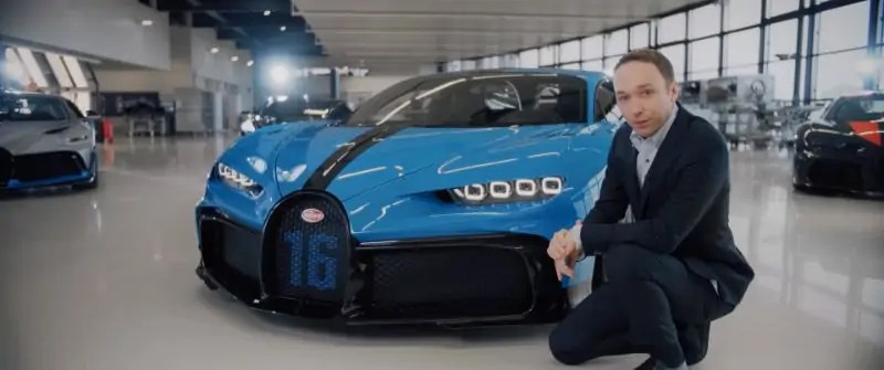 ررت بوجاتي الكشف عن سيارتها الخارقة الجديدة على الانترنت، واليوم تقدم الشركة فيديوهات تقديمية تم تصويرهم في مقر بوجاتي في مولشيم بفرنسا