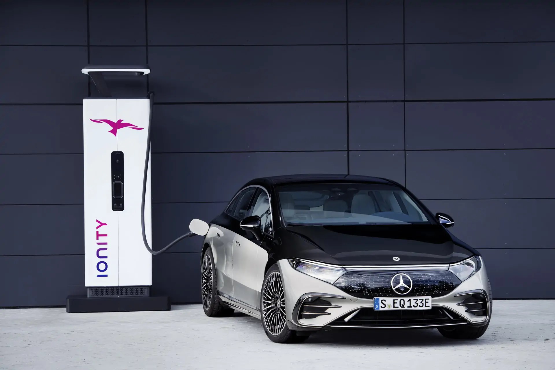 شاهد نظرة أولية على مرسيدس سيارة 2022 EQS Luxury الكهربائية