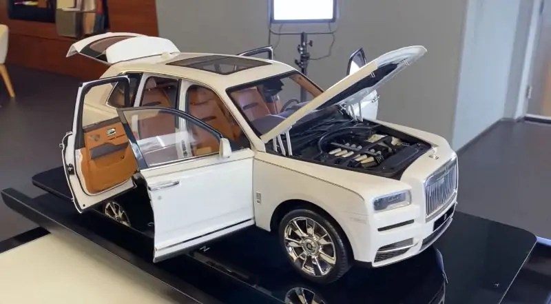 تمتلك صانعة السيارات الفاخرة عن أغلى نسخة سيارة مصغرة في العالم لسيارتها كالينان