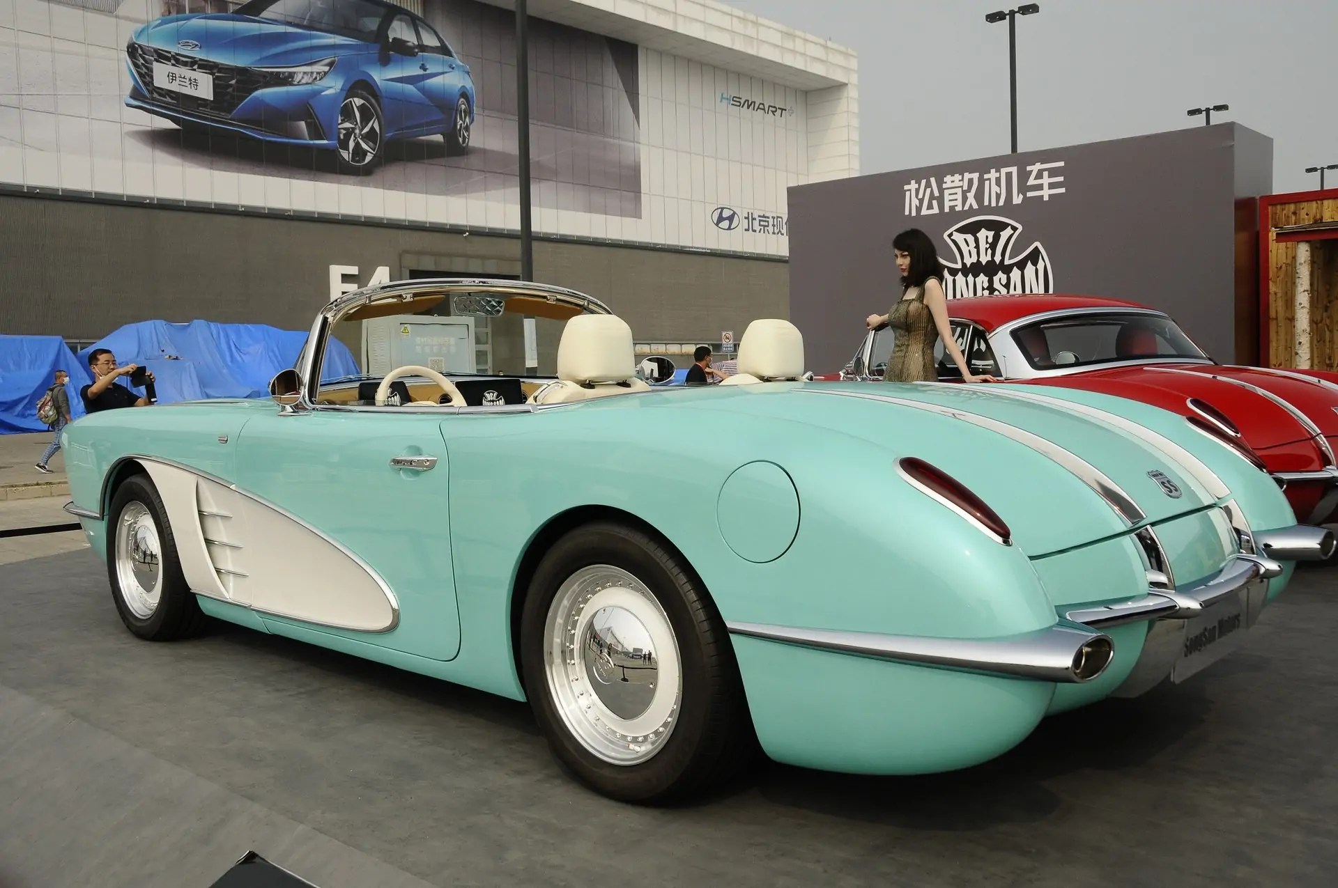 شركة صينيه تستنسخ كورفيت C1 1958 وتسوقها بمعرض بكين