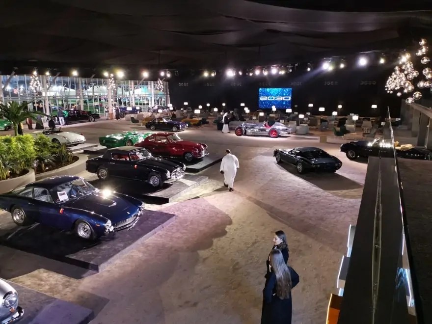 صالة سڤن كونكورس عبق الماضي الفاخر في معرض الرياض للسيارات