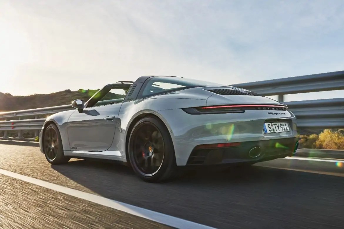 طرازات 911 GTS خصائص جديدة تزيدها تميزاً وديناميكية