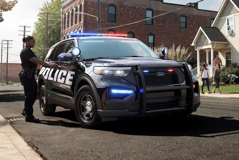  فورد كراون فيكتوريا هي واحدة من أشهر سيارات الشرطة الأمريكية على مر العصور