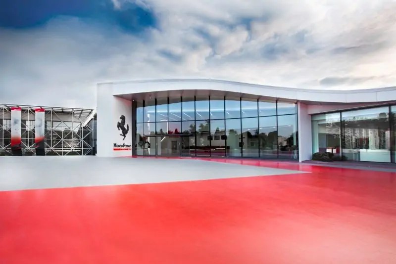 قامت فيراري بفتح متحفها في مارانيلو ومتحف Museo Enzo Ferrari في مودينا مرة أخرى للجمهور