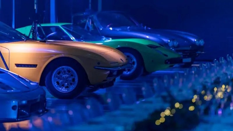 قامت شركة H.R. Owen بجمع مجموعة من أكثر السيارات شهرة للامبورجيني في لندن لاستضافة حفل عشاء فريد من نوعه