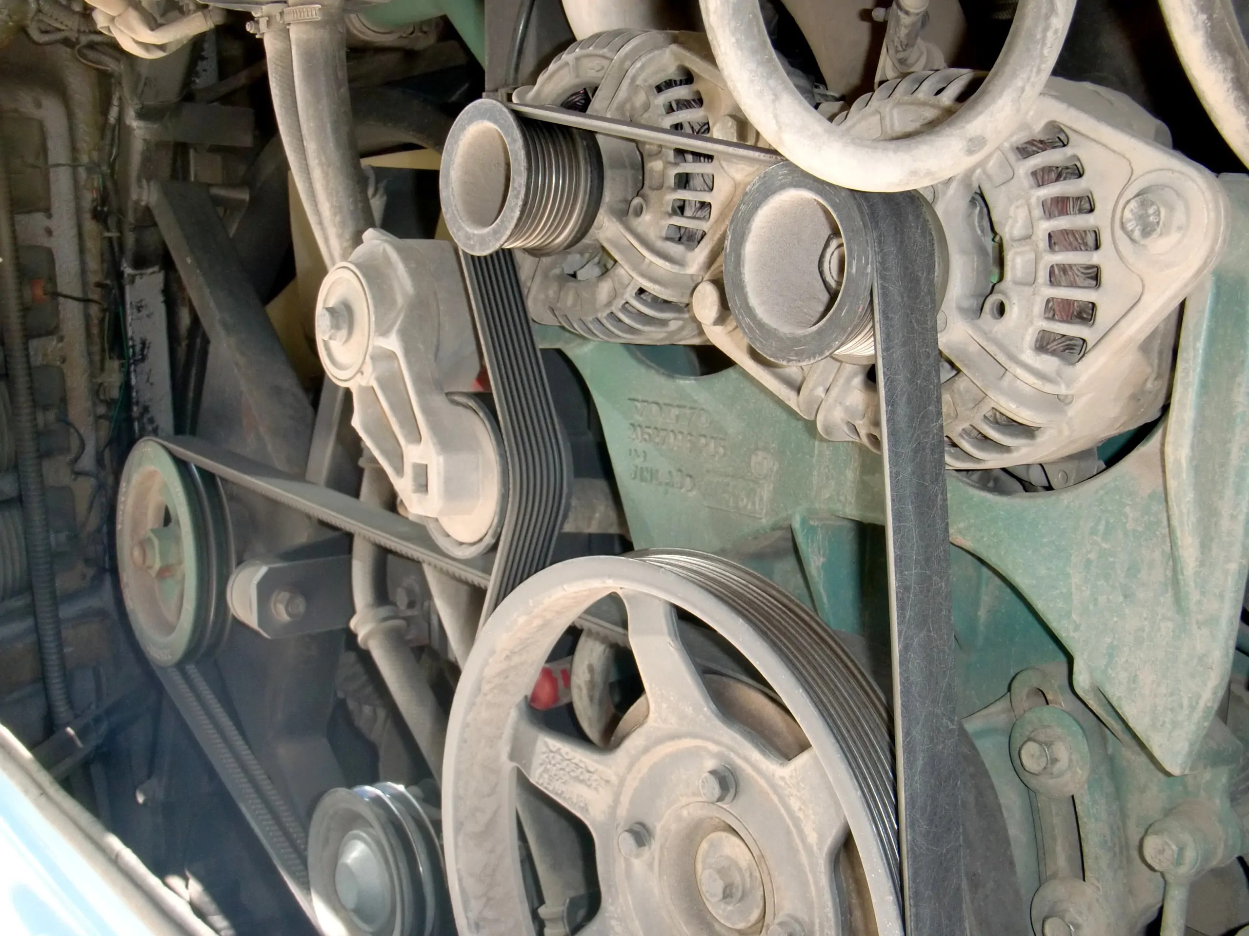 ما هي أحزمة المحرك التي تسمى سيور المحرك وماهي أهميتها لسيارتك
