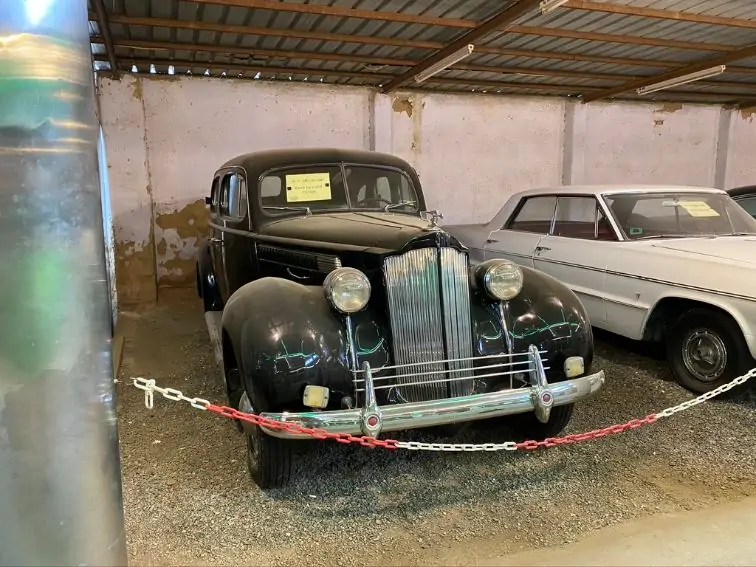 متحف الشريف يجسد عراقة الماضي بالسيارات الكلاسيكية