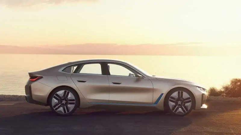 تخطط مجموعة BMW لتوجيه تركيزها في الفترة القادمة على السيارات الهجينة والكهربائية بالكامل بشكل أكبر