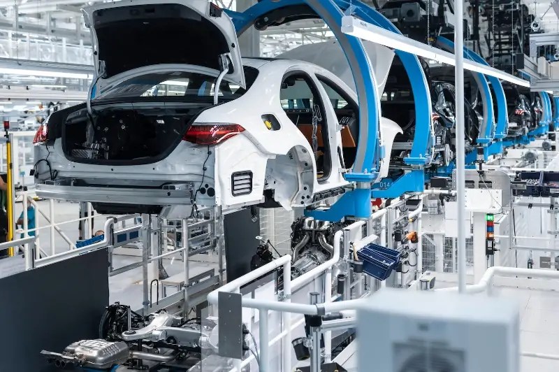 مرسيدس-بنز تعلن عن افتتاح «مصنع 56» رسمياً وبدء إنتاج سيارة S-Class الجديدة