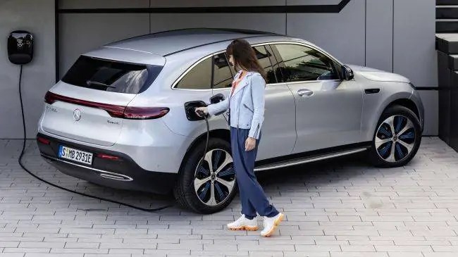 مرسيدس تتعاون مع كاتل الصينية لتأمين احتياجات سياراتها الكهربائية