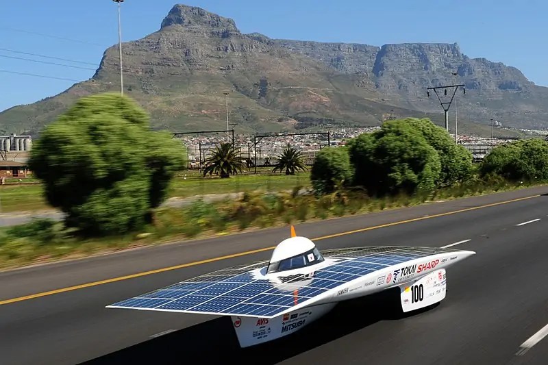 مولدات الطاقة الشمسية  بديل السيارات الكهربائية في جنوب افريقيا