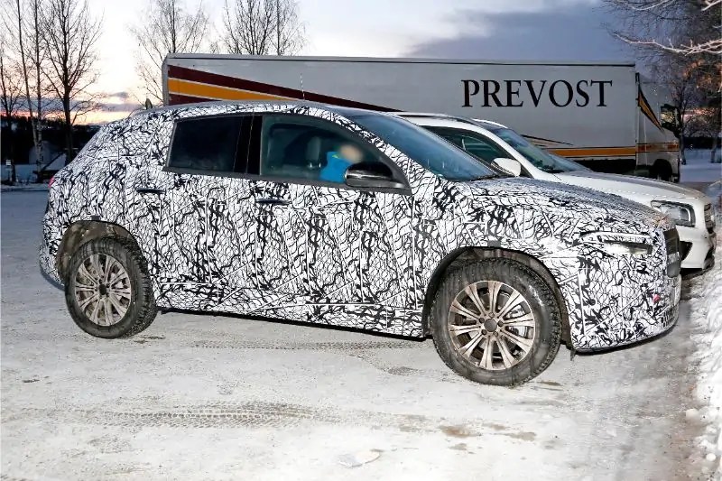 تم رصد  سيارة مرسيدس بنز الـ SUV من طراز EQ A أثناء تأدية بعض اختبارات المناخ البارد في إحدى الدول الاسكندنافية
