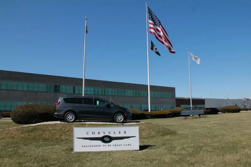 توفى أحد موظفي شركة فيات كرايسلر في مقر الشركة في أوبورن هيلز في ولاية ميشيغان الأمريكية