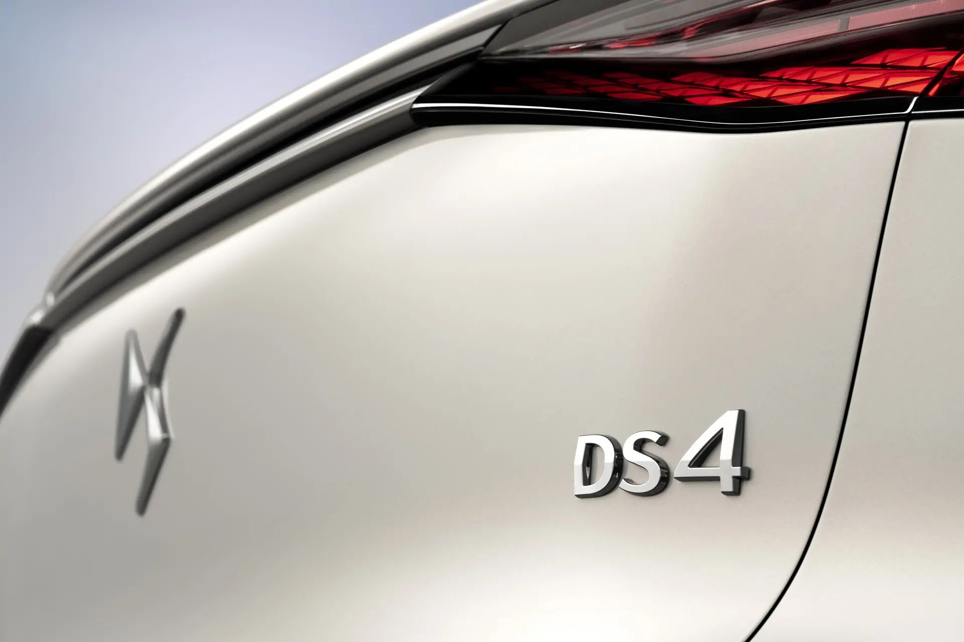 DS4 2021 بتصميم مثير لمنافسة أودي A3 ، ومرسيدس A-Class