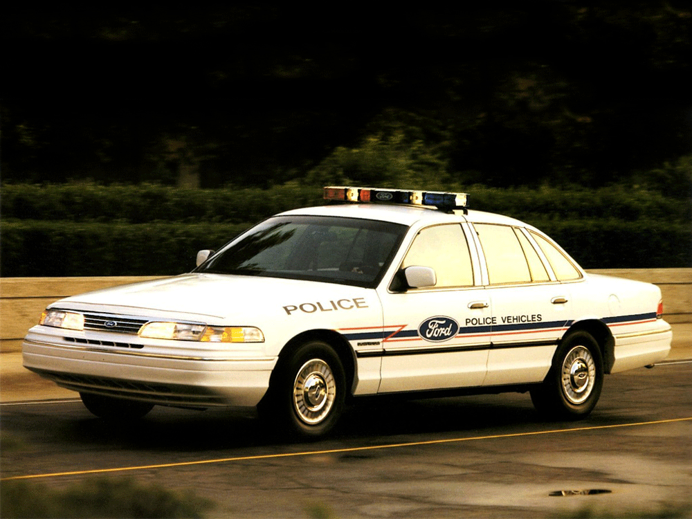 سيارة فكتوريا مخصصة للشرطة للمطاردات