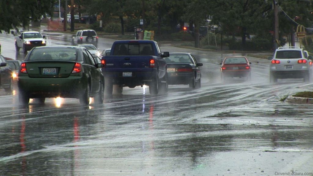 6 نصائح لحماية سيارتك من مخاطر مياه الأمطار الغزيره