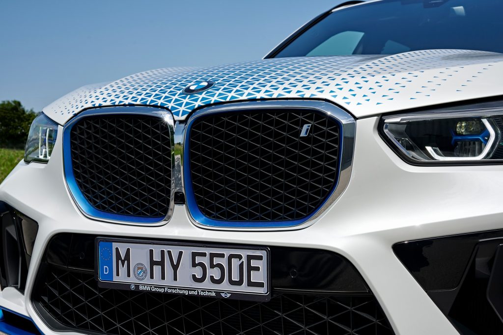 BMW تكشف عن مفهوم IX5 بخلايا وقود الهيدروجين