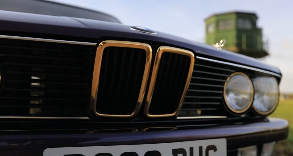 BMW طراز M535i E28 بتعديلات مطلية بالذهب عيار 24