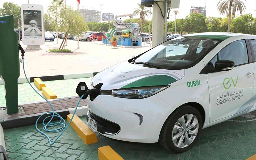 الإمارات تتصدر دول المنطقة في اعتماد المركبات الكهربائية