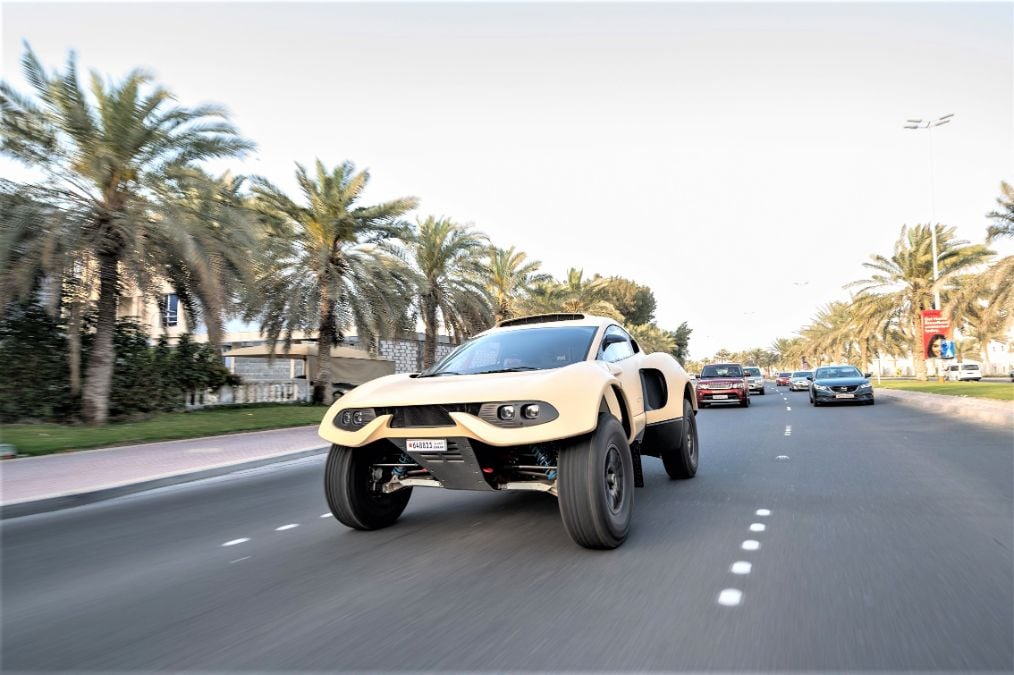 الإمارات تعرض أول سيارة خارقة لجميع التضاريس في العالم