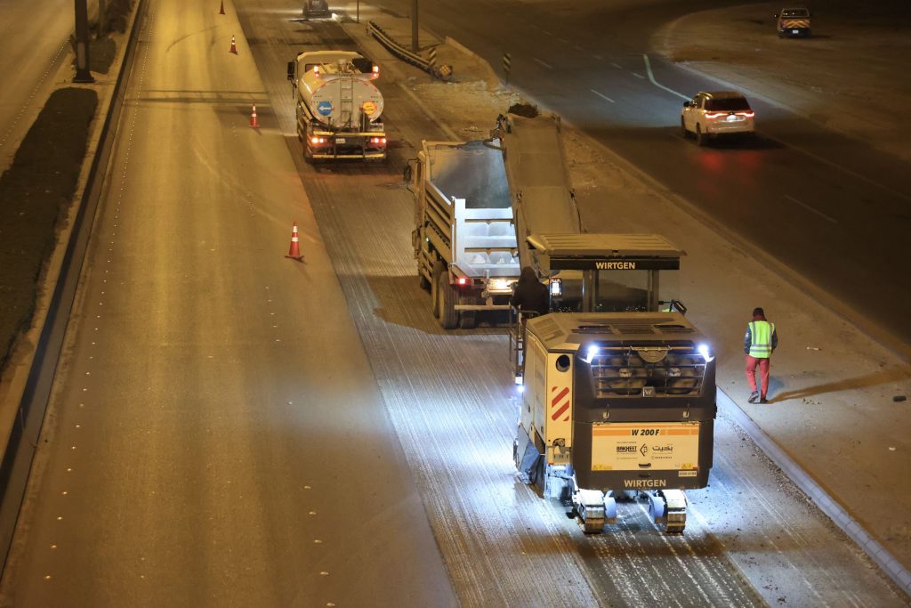 النقل والخدمات اللوجستية تواصل تنفيذ أعمال الصيانة على طريق الرياض الخرج
