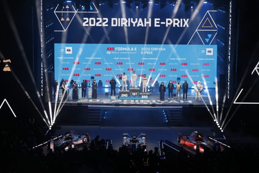الهولندي نك دي فريز يفوز مجددّا بسباق فورمولا e الدرعية 2022