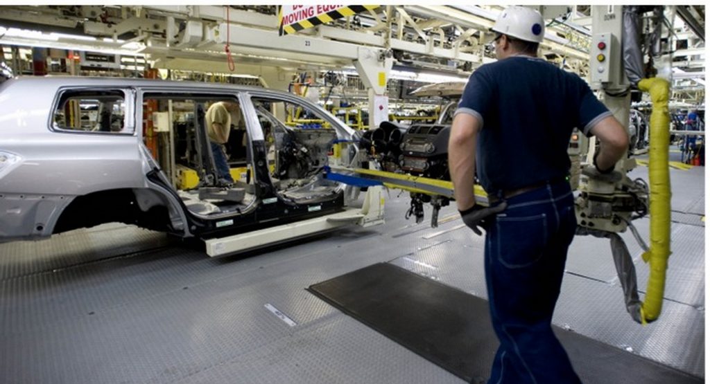 تويوتا تخفض الإنتاج في جميع مصانع أمريكا الشمالية باستثناء مصنع تندرا