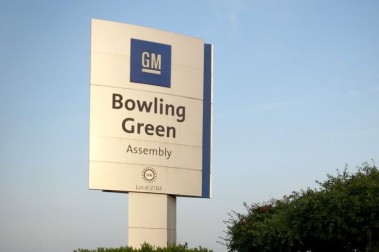 جنرال موتورز تقرر وقف الإنتاج في مصانع كورفيت وسيارات البيك أب بسبب نقص القطع