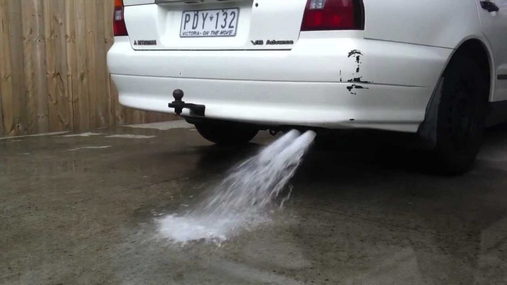 خروج الماء من شكمان السيارة