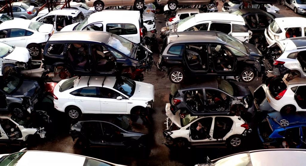 رينو تستهدف 2.2 مليار دولار إيرادات من إعادة تدوير السيارات القديمة