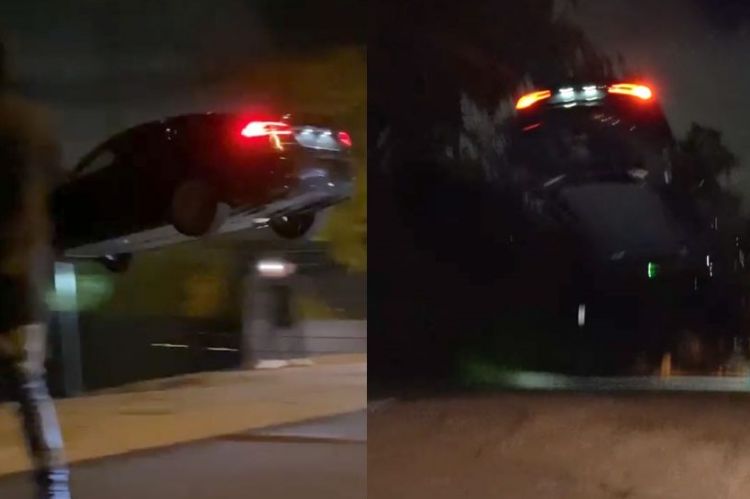 سائق تيسلا يقوم بقفزة متهورة بسيارته في شارع سكني!