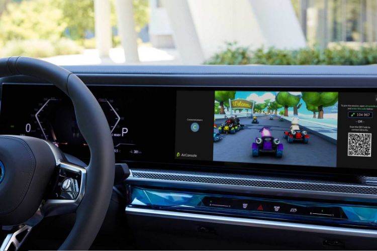 سيارات بي ام دبليو ستجلب الألعاب إلى شاشات سياراتها المنحنية بدءً من 2023