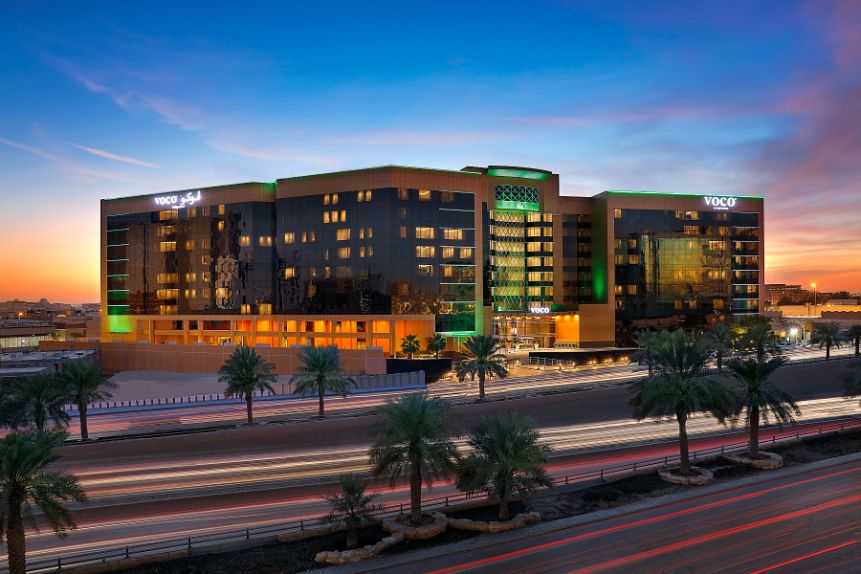 فندق فوكو يتصدر الرياض كأول فندق بمحطة شحن كهربائية للسيارات