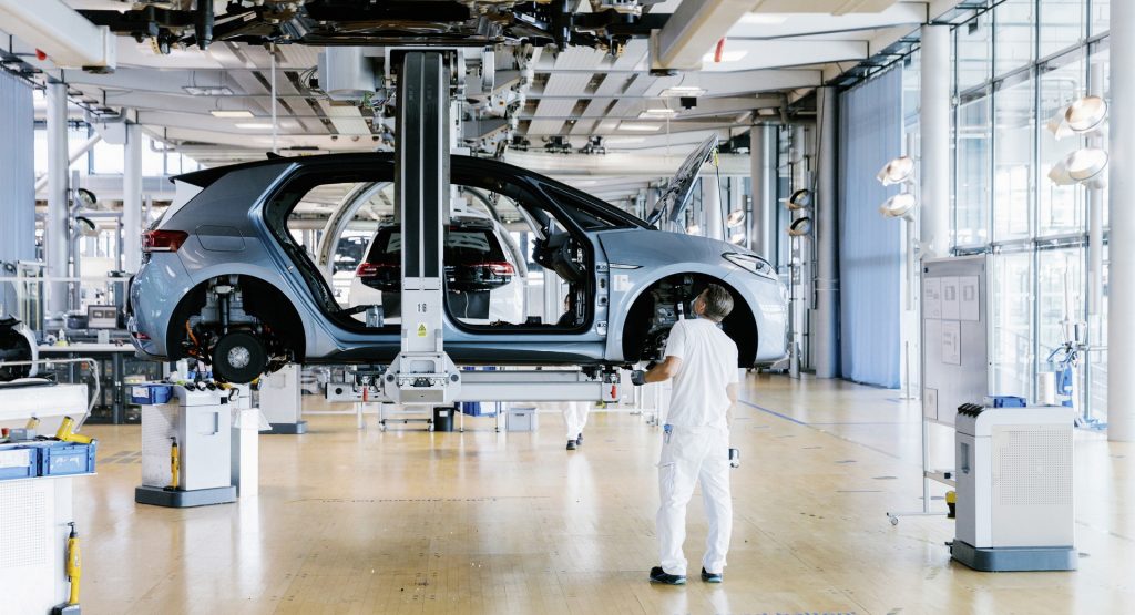 فولكس فاجن تعلن بيع كامل انتاج سياراتها الكهربائية لعام 2022