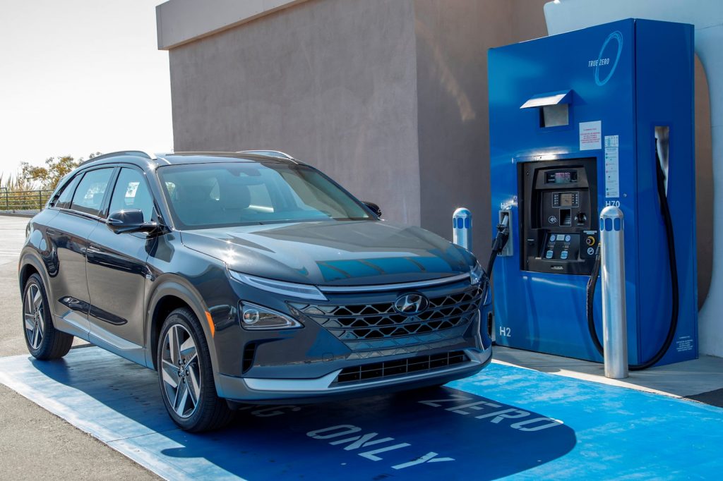 كاليفورنيا تخطط لمضاعفة مبيعات السيارات الكهربائية 3 مرات حتى 2026