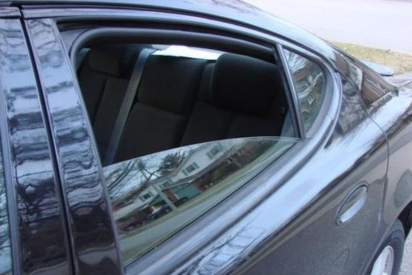 لماذا النوافذ الخلفية للسيارة لا تنخفض بالكامل ؟