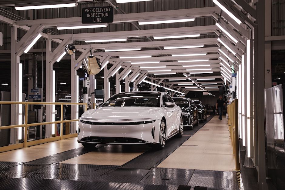 "لوسيد" تخطط لإنشاء اول مصانعها الدولية لتصنيع السيارات الكهربائية بالسعودية