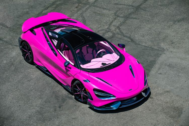 ماكلارين 765LT باللون الوردي تبدو كسيارة أحلام الفتيات