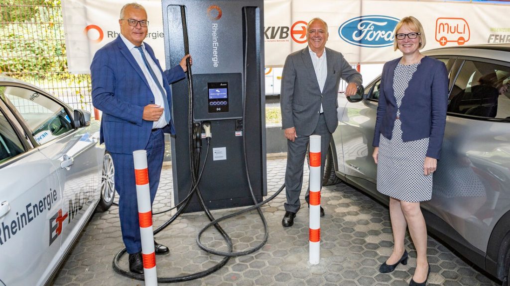 مشروع ألماني بمشاركة فورد لدعم السيارات بكهرباء القطارات