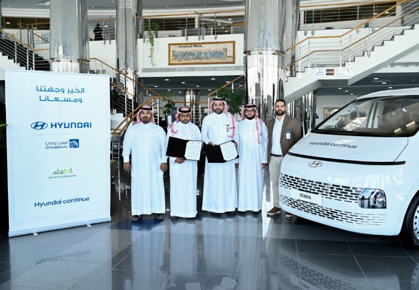 هيونداي تتبرع بـ3 مركبات ستاريا فان لبنك الطعام السعودي