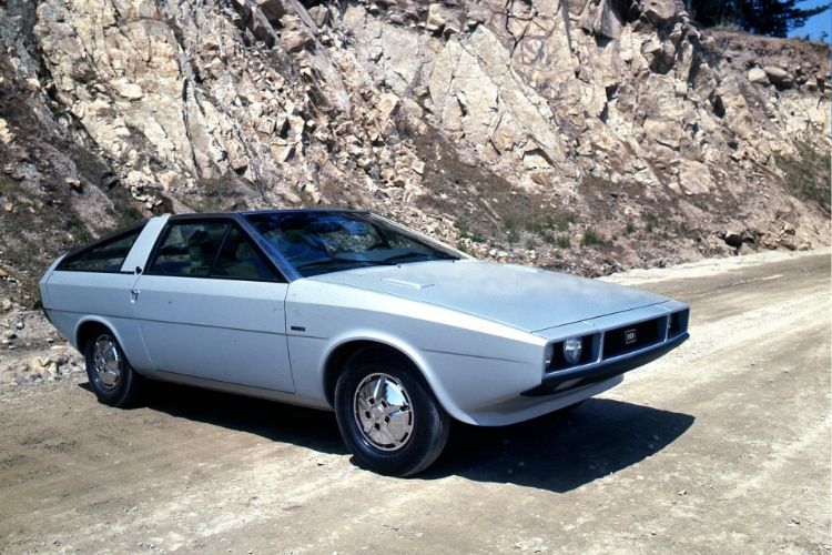 هيونداي تعيد بناء بوني كوبيه 1974 الاختبارية مع المصمم الأصلي للسيارة جيوجيارو