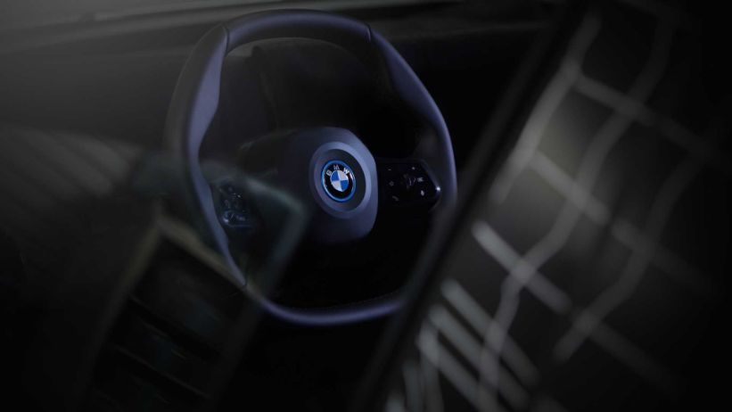 BMW تشوق لـ iNEXT 2021 بالكشف عن عجلة قيادة بتصميم فريد
