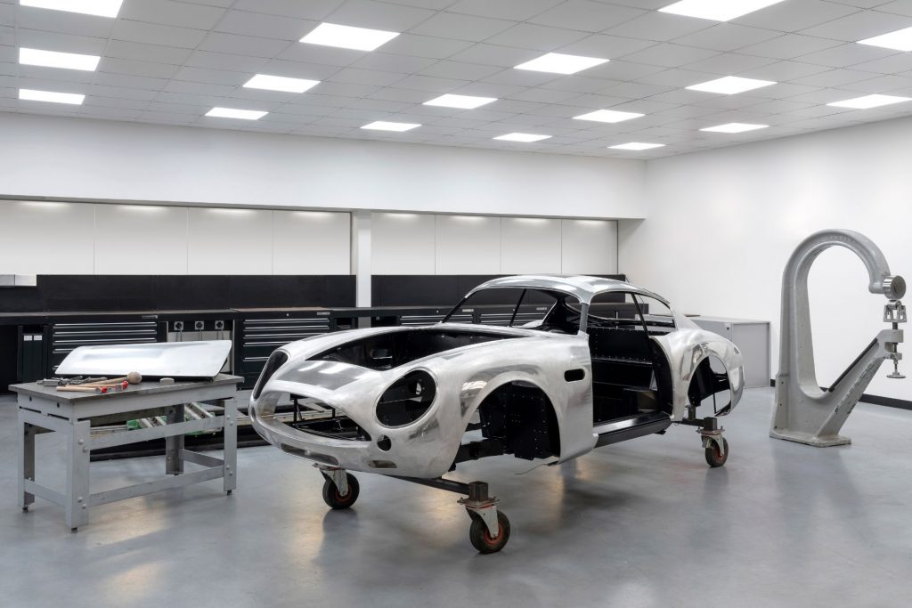 أستون مارتن تواصل العمل لإعادة تطوير سيارتها الأسطوريّة الشهيرة DB4 GT ZAGATO
