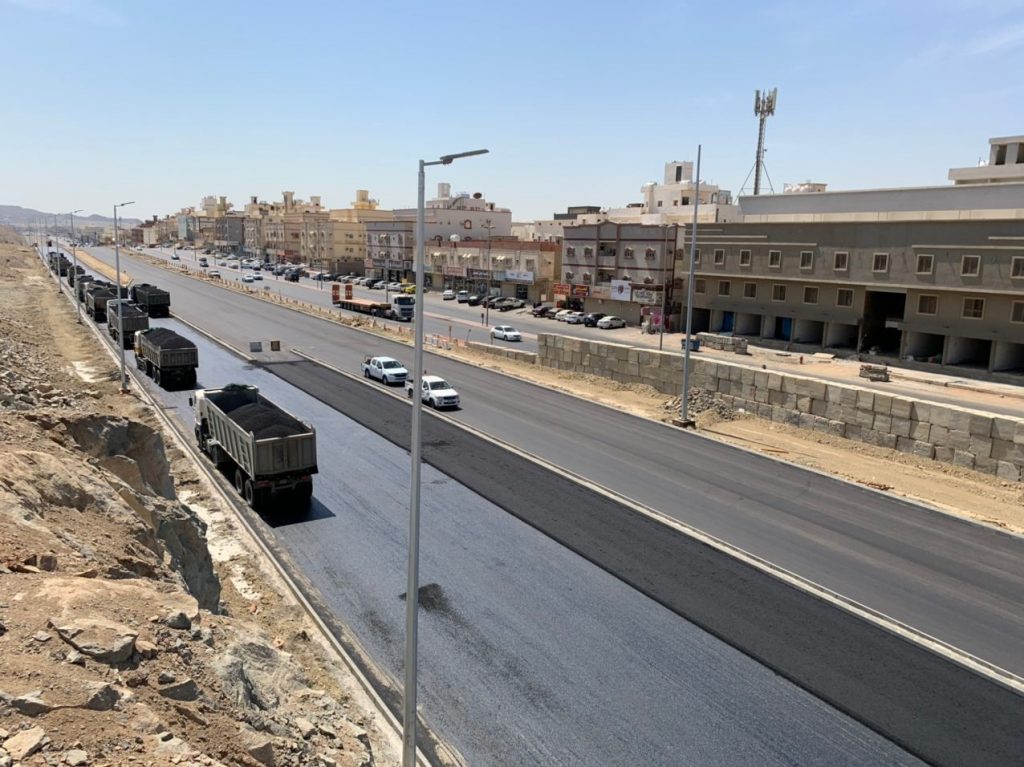 أمانة جدة تنفذ طرقا بطول 100 كيلو لأحياء شمال وجنوب المحافظة
