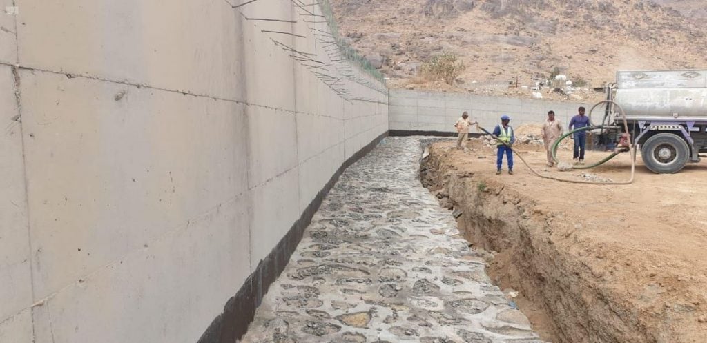 أمانة منطقة نجران تنجز ٩٤ في المئة من مشروع درء أخطار السيول بطريق الأمير نايف