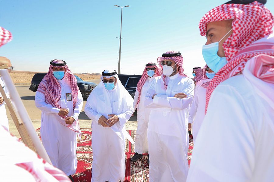 أمير منطقة الجوف يتفقد المشاريع البلدية والطرق بمركز صوير