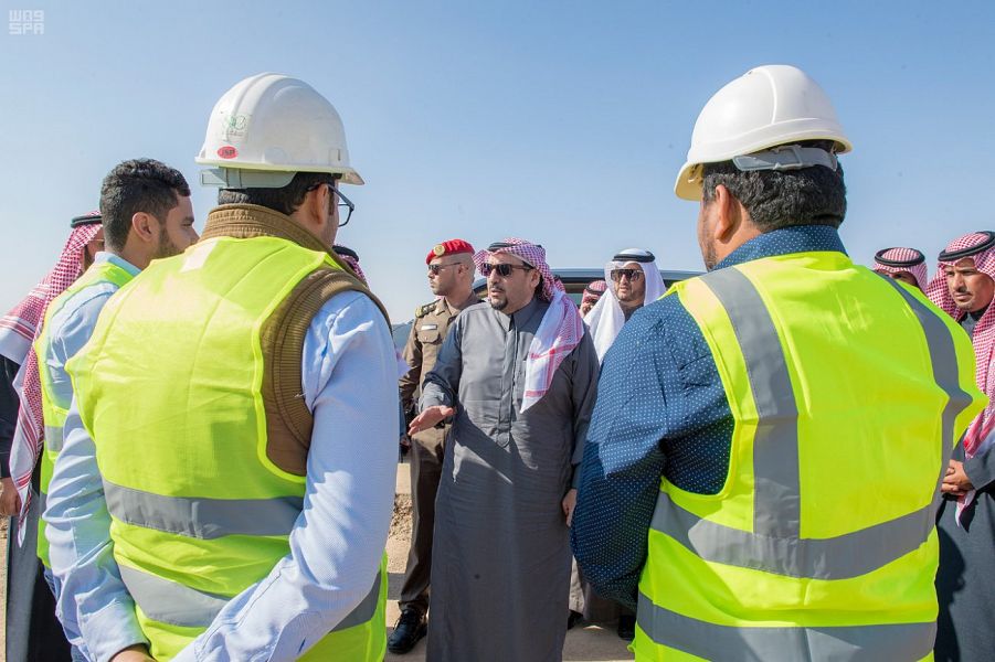 أمير منطقة القصيم يتفقد مشروع طريق القصيم مكة المكرمة السريع