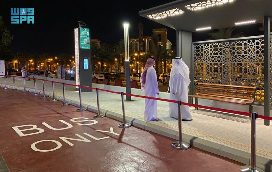 أمين العاصمة المقدسة يدشّن نموذج محطة توقف الحافلات
