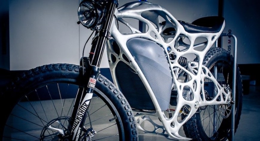 أول دراجة نارية مطبوعة بالأبعاد الثلاثية في العالم